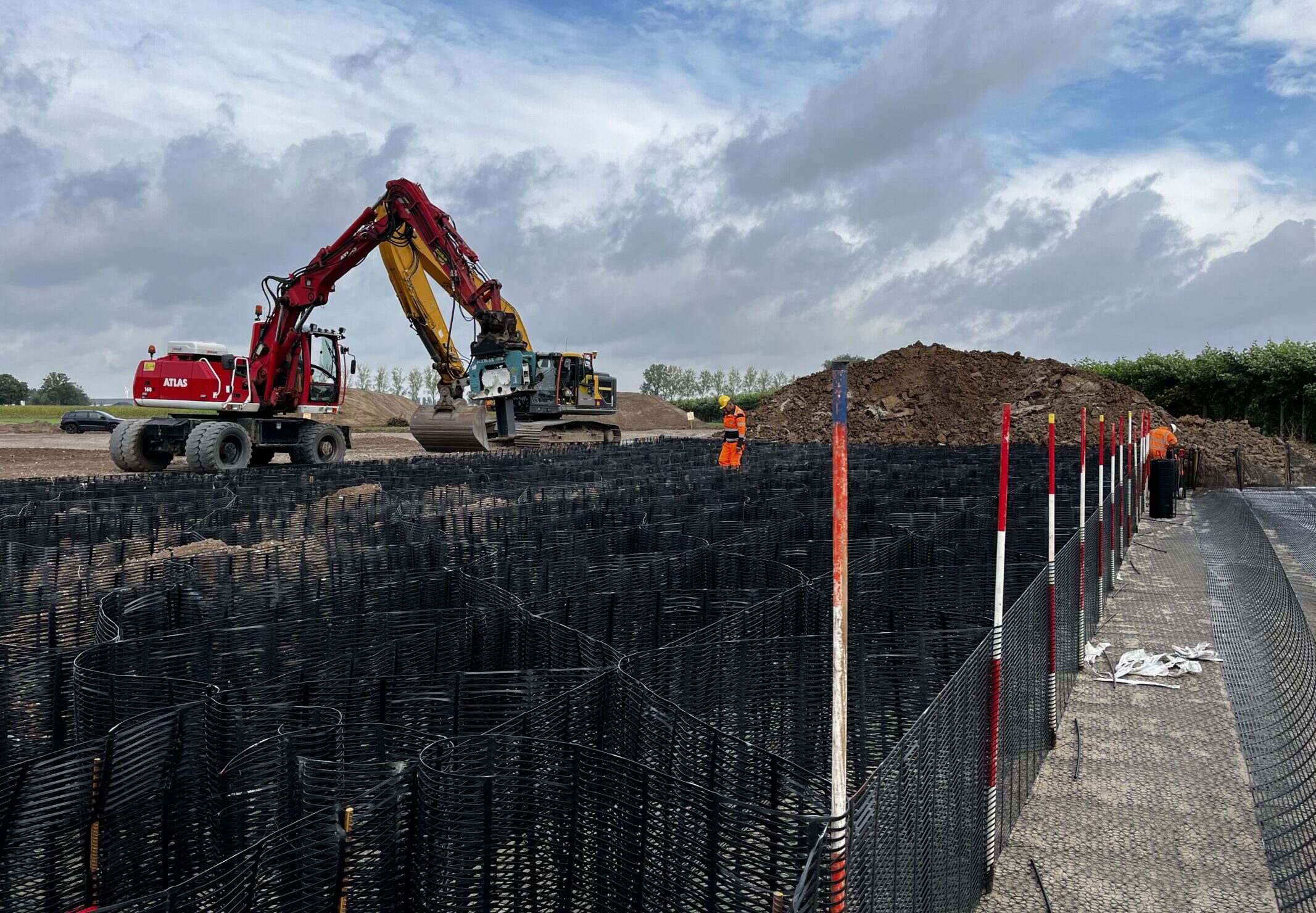 H4A Windenergie maakt een fundering voor een windmolen bij Windpark Burgerwindpark A2 Lage Rooijen