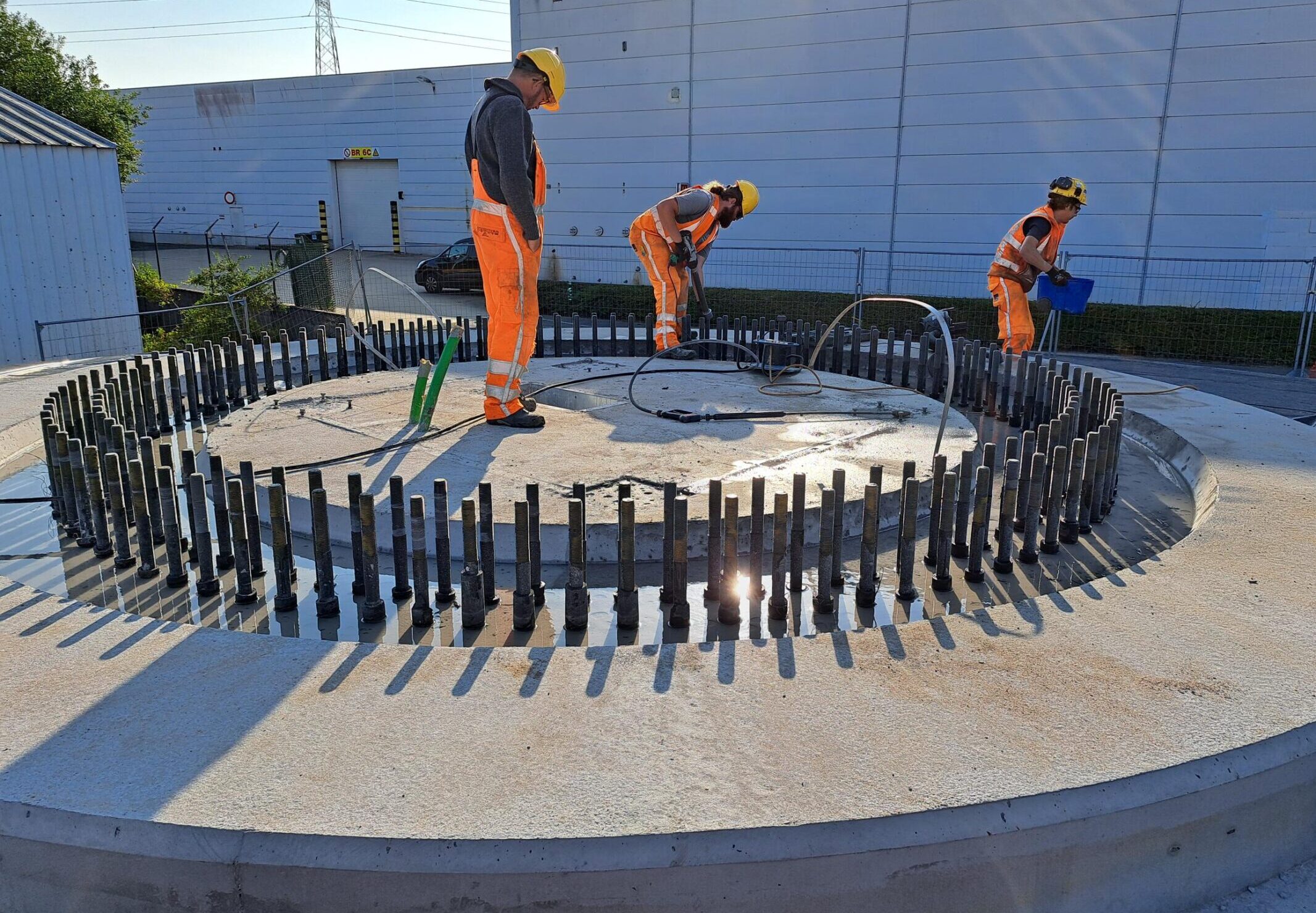 H4A Windenergie maakt een fundering voor een windmolen bij windpark Beaulieu in Kruishoutem